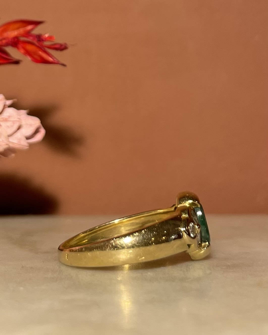 Bague Jonc Emeraude &amp; Diamants "Sally" - Elliade Paris