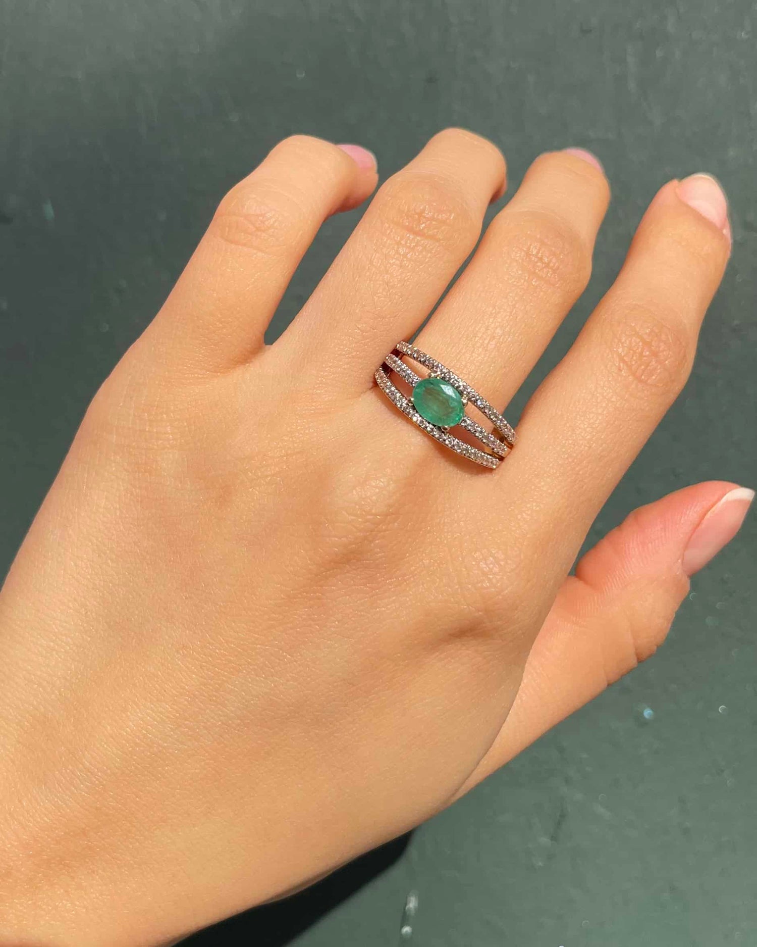 Bague Solitaire émeraude et 56 diamants &quot;Lise&quot;