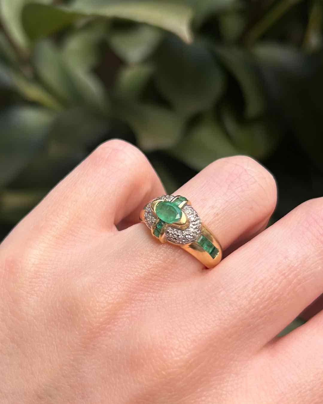 Bague Jonc Emeraudes 0.66 carat &amp; Diamants &quot;Josepha&quot; - Elliade Paris