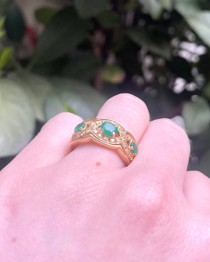 Bague Jonc Emeraudes 0.72 carat &amp; 28 Diamants &quot;Constance&quot; - Elliade Paris