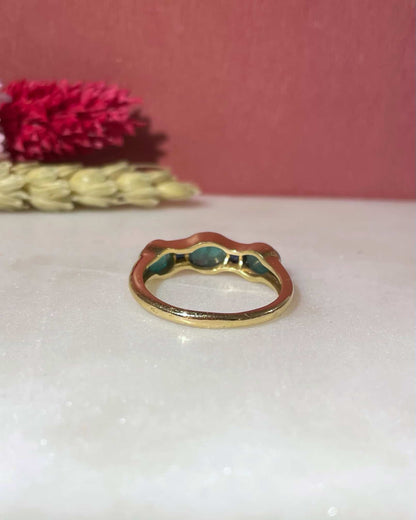 Bague Jonc Émeraudes 1.60 carat &amp; Saphirs &quot;Alison&quot; - Elliade Paris