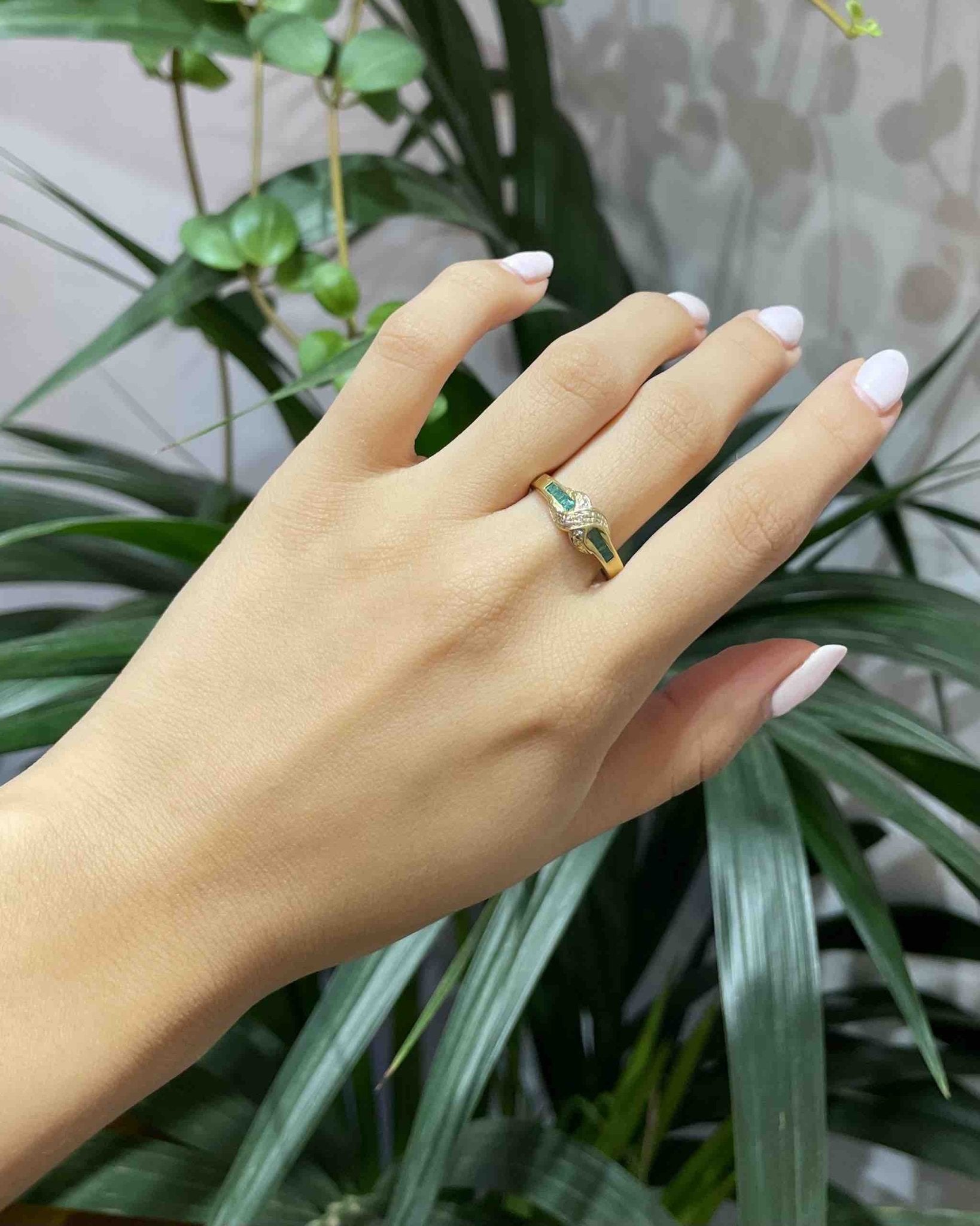 Bague Jonc Émeraudes &amp; Diamants "Emiliana" - Elliade Paris