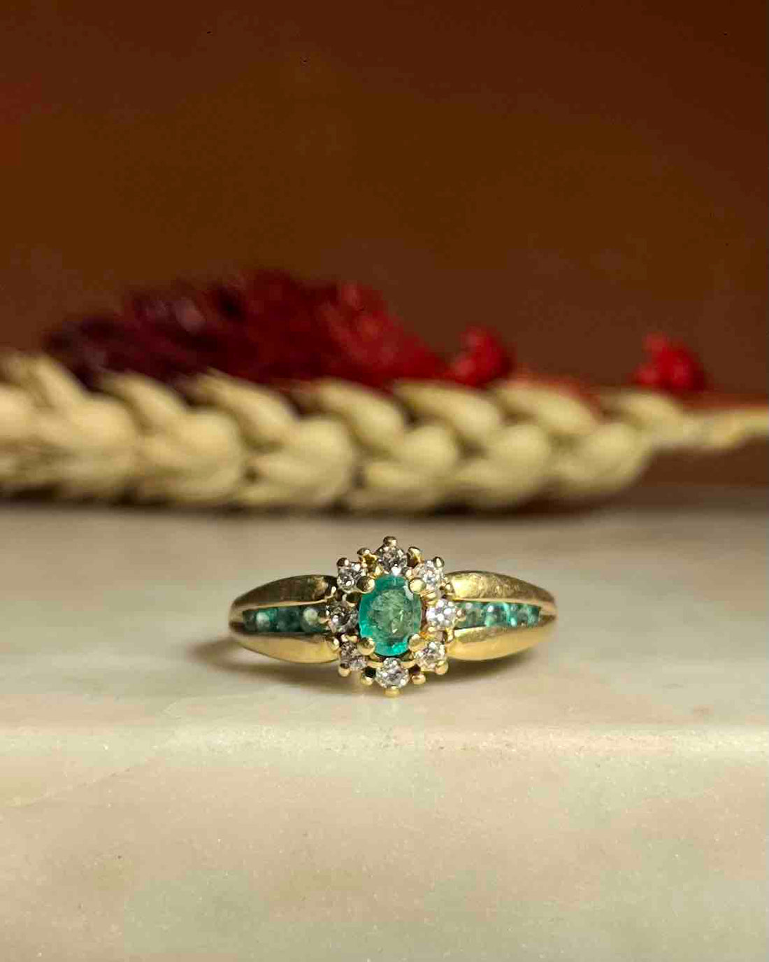 Bague Marguerite Jonc Émeraude &amp; Diamants &quot;Noëlla&quot;