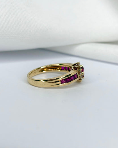 Bague Jonc Marguerite Rubis 0.62 carat &amp; 12 Diamants &quot;Zita&quot; - Elliade Paris