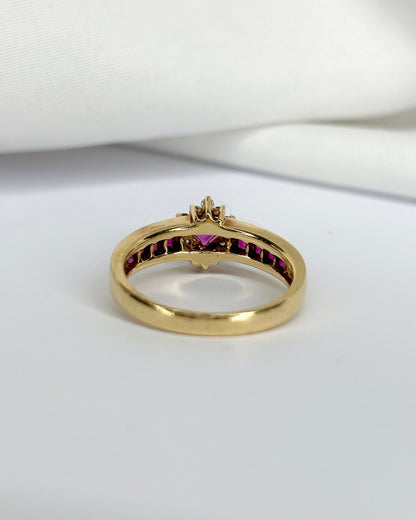 Bague Jonc Marguerite Rubis 0.62 carat &amp; 12 Diamants &quot;Zita&quot; - Elliade Paris