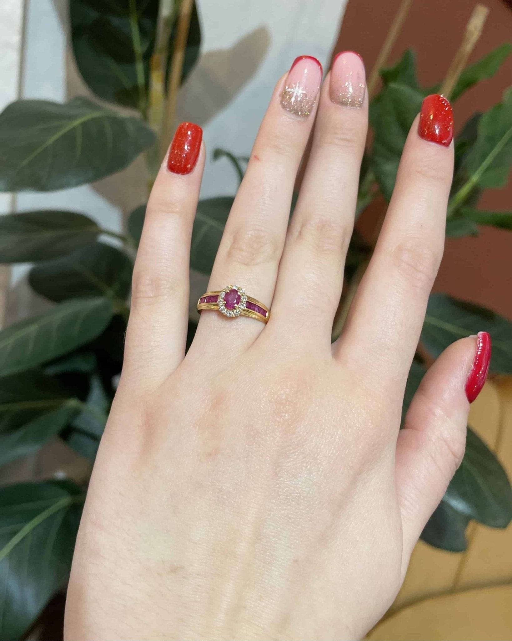 Bague Jonc Marguerite Rubis 0.64 carat &amp; Diamants "Ilaria" - Elliade Paris