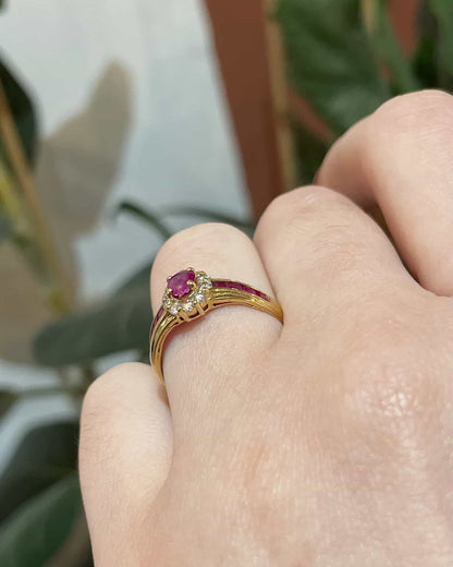 Bague Jonc Marguerite Rubis 0.64 carat &amp; Diamants &quot;Ilaria&quot; - Elliade Paris