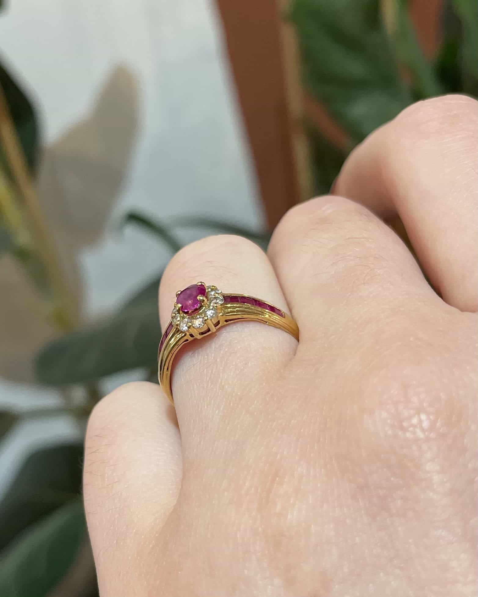 Bague Jonc Marguerite Rubis 0.64 carat &amp; Diamants "Ilaria" - Elliade Paris