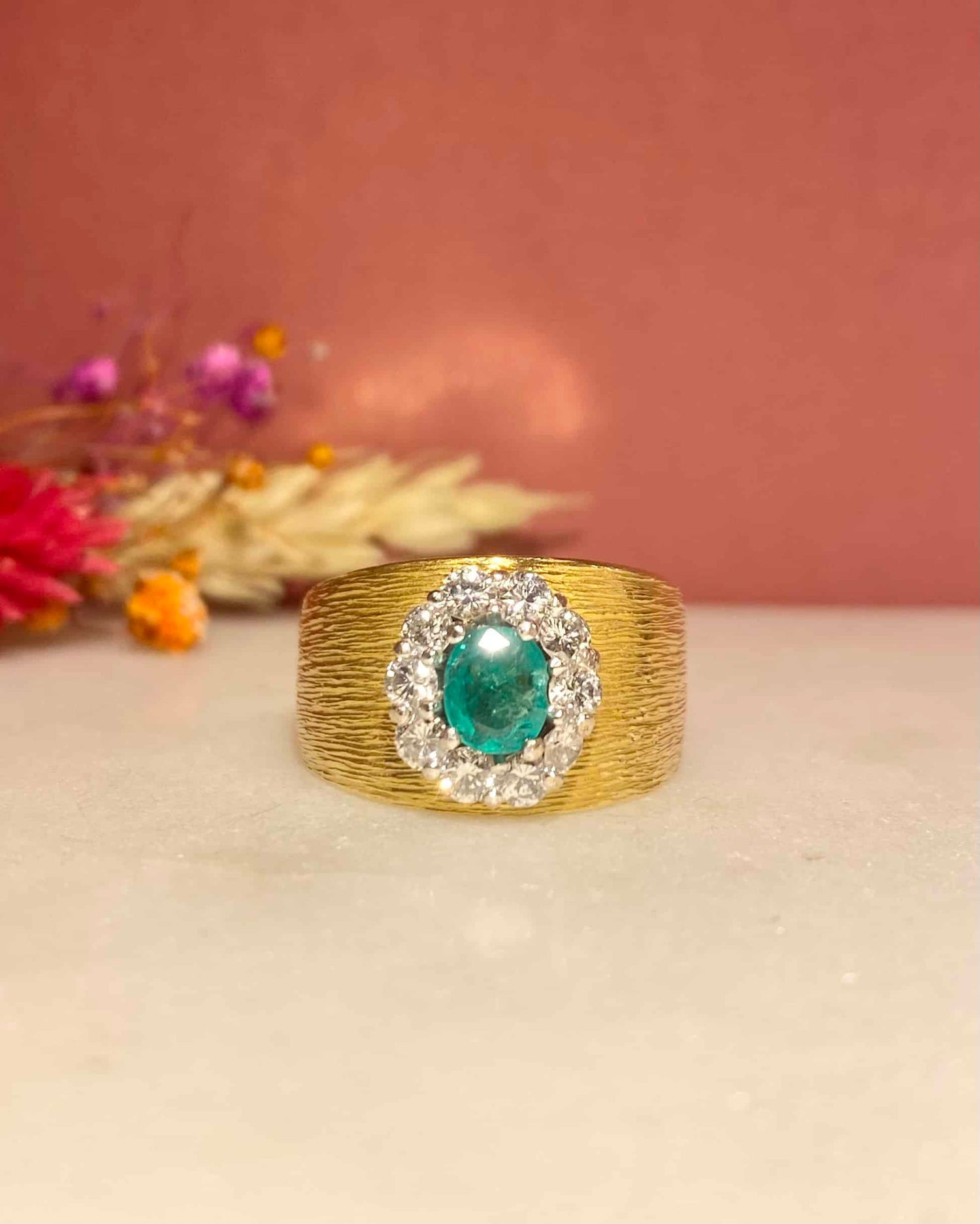 Bague Jonc Marguerite Émeraude carat &amp; Diamants, Or 9.94g &quot;Jennie&quot;