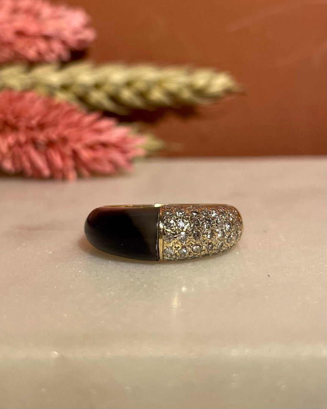 Bague Nina Ricci Jonc Onyx et 48 Diamants &quot;Berna&quot;