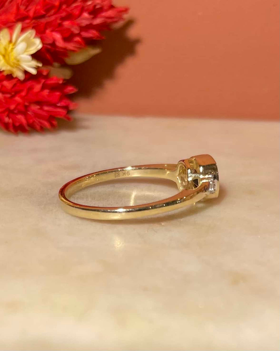 Anillo de trilogía de diamantes y espinelas &quot;Silvienne&quot;