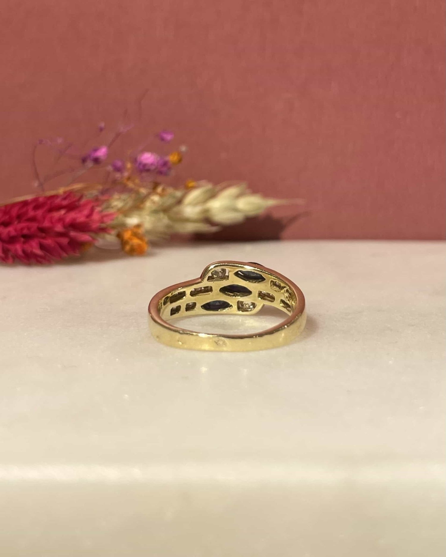 Bague Jonc Rivière Saphirs &amp; Diamants &quot;Julyne&quot; - Elliade Paris