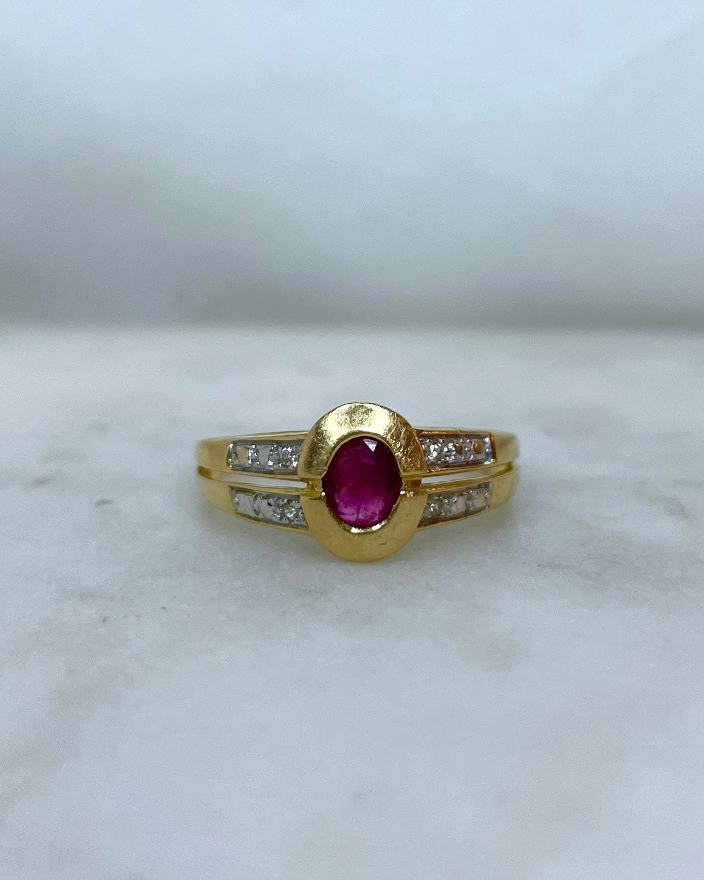 Bague Jonc Rubis 0.38 carat &amp; Diamants “Ysalis” - Elliade Paris