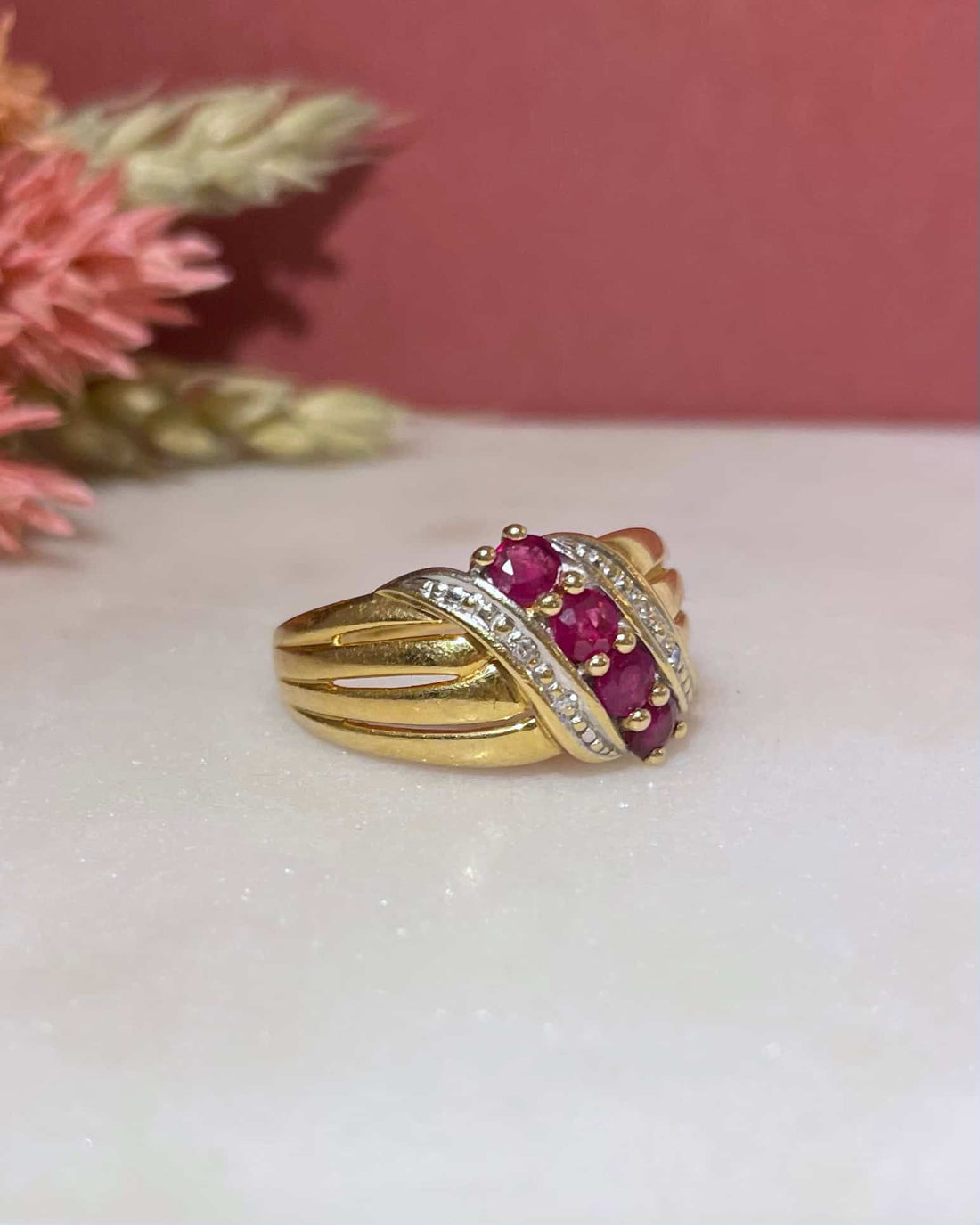Bague Jonc Rubis 0.60 carat &amp; Diamants &quot;Zelda&quot; - Elliade Paris