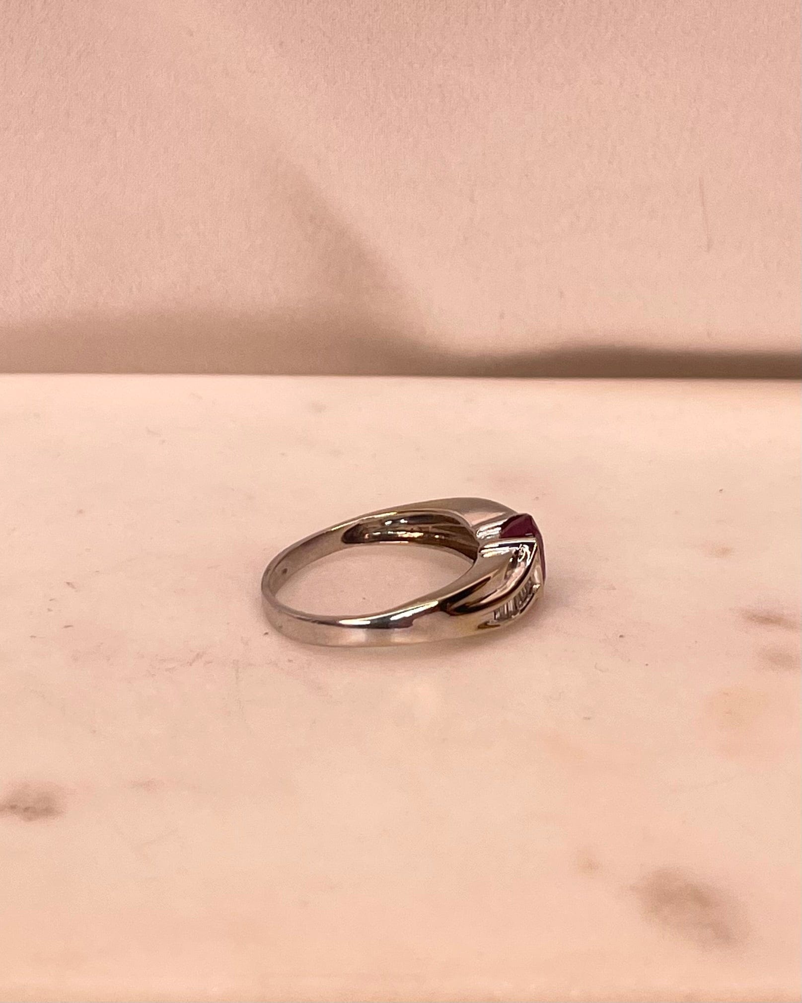 Bague Jonc Rubis 2 carats &amp; 12 Diamants "Sao" - Elliade Paris