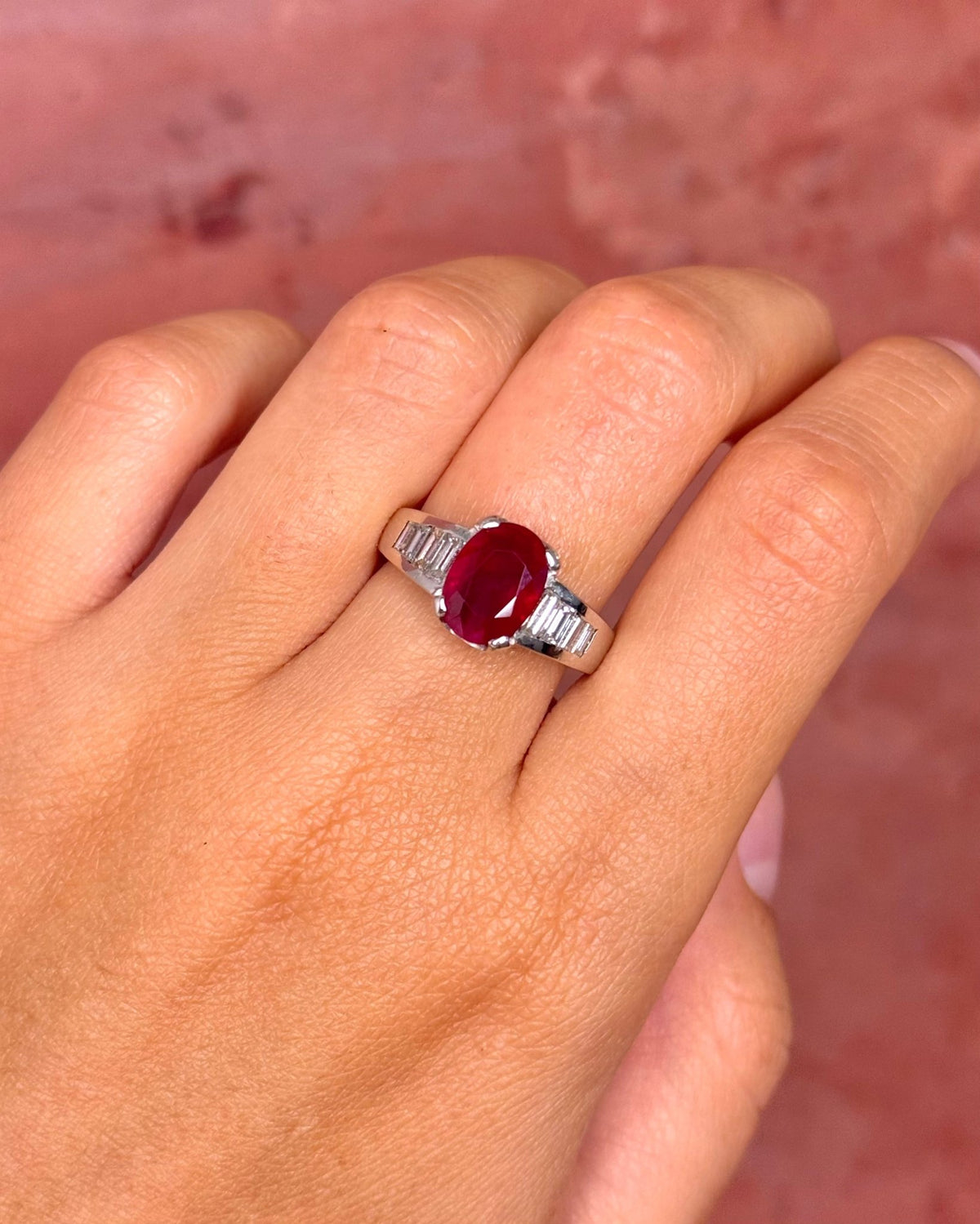 Bague Jonc Rubis 2.91 carats &amp; Diamants Baguette 6.3g "Carmine" - Elliade Paris