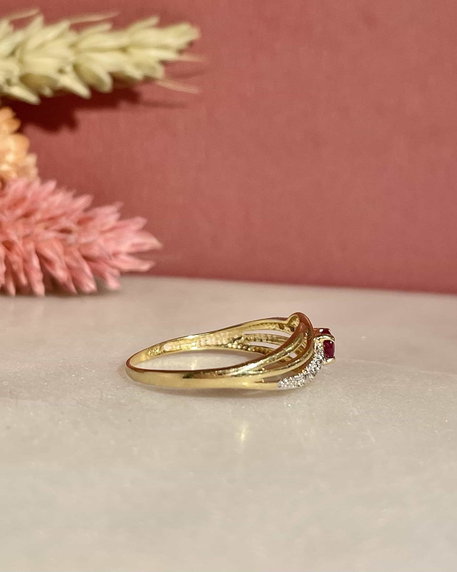 Bague Jonc Rubis &amp; Diamants &quot;Zlava&quot; - Elliade Paris