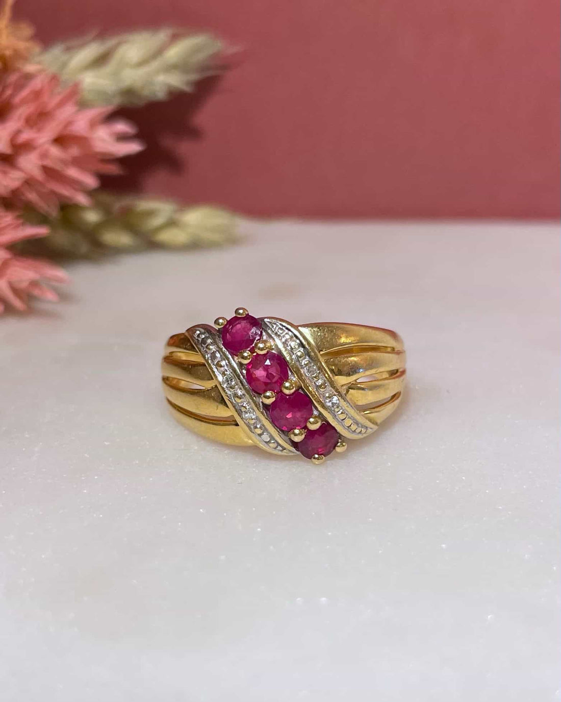 Anillo brazalete &quot;Zelda&quot; con rubí y diamante de 0,60 quilates