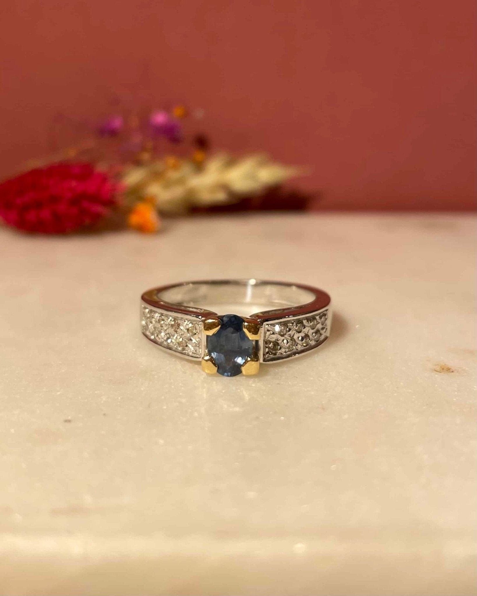 Bague Jonc Saphir 0.60 Carat &amp; Diamants "Riley" - Elliade Paris
