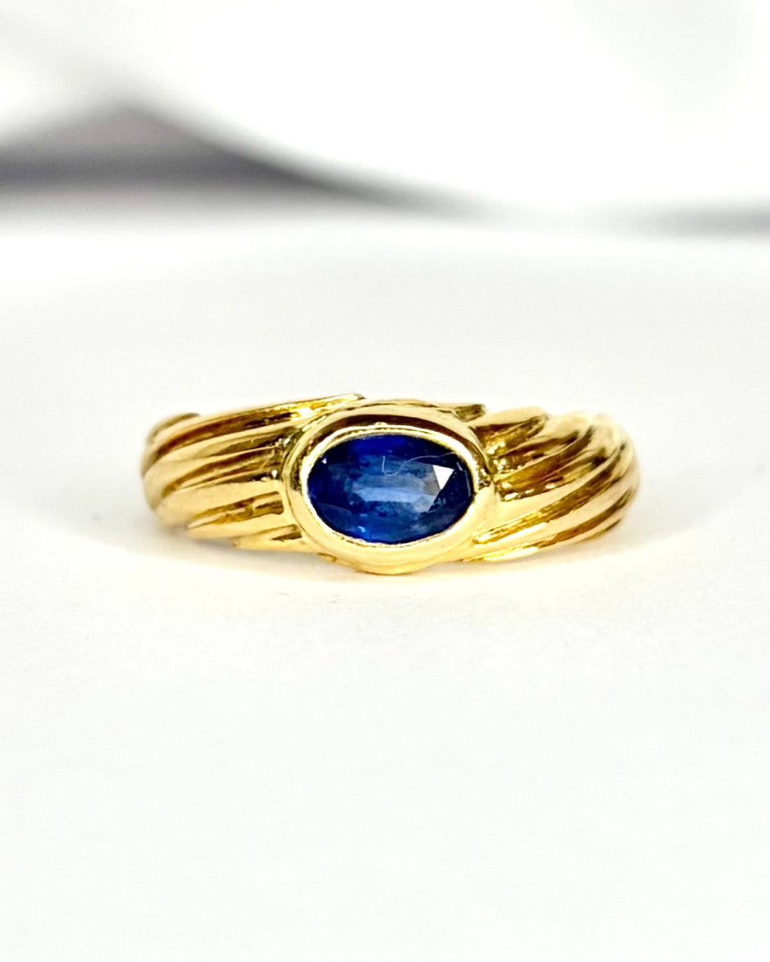 Bague Jonc Saphir 0.60 carat Or 4,4g "Ania" - Elliade Paris