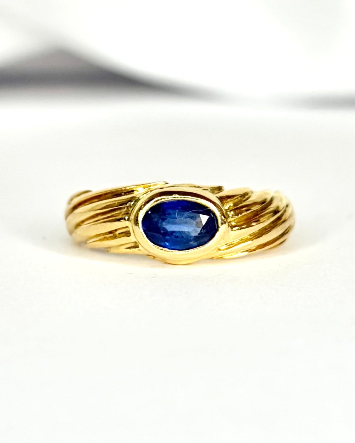 Bague Jonc Saphir 0.60 carat Or 4,4g "Ania" - Elliade Paris
