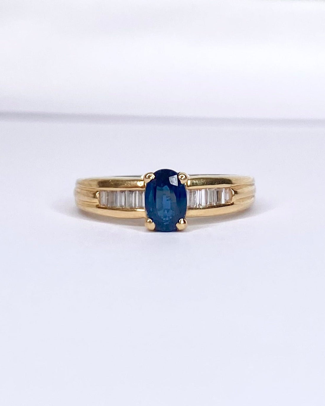 Bague Jonc Saphir 0.64 carat &amp; Diamants "Clarisse" - Elliade Paris