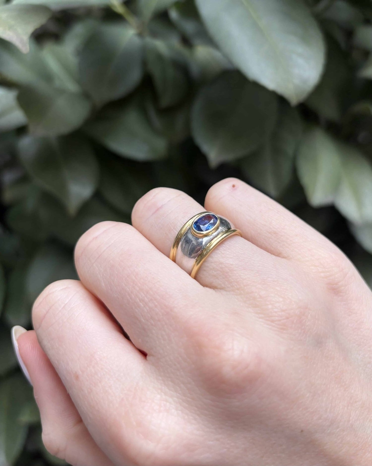 Bague Jonc Saphir 0.90 carat &amp; Diamants &quot;Romy&quot; - Elliade Paris
