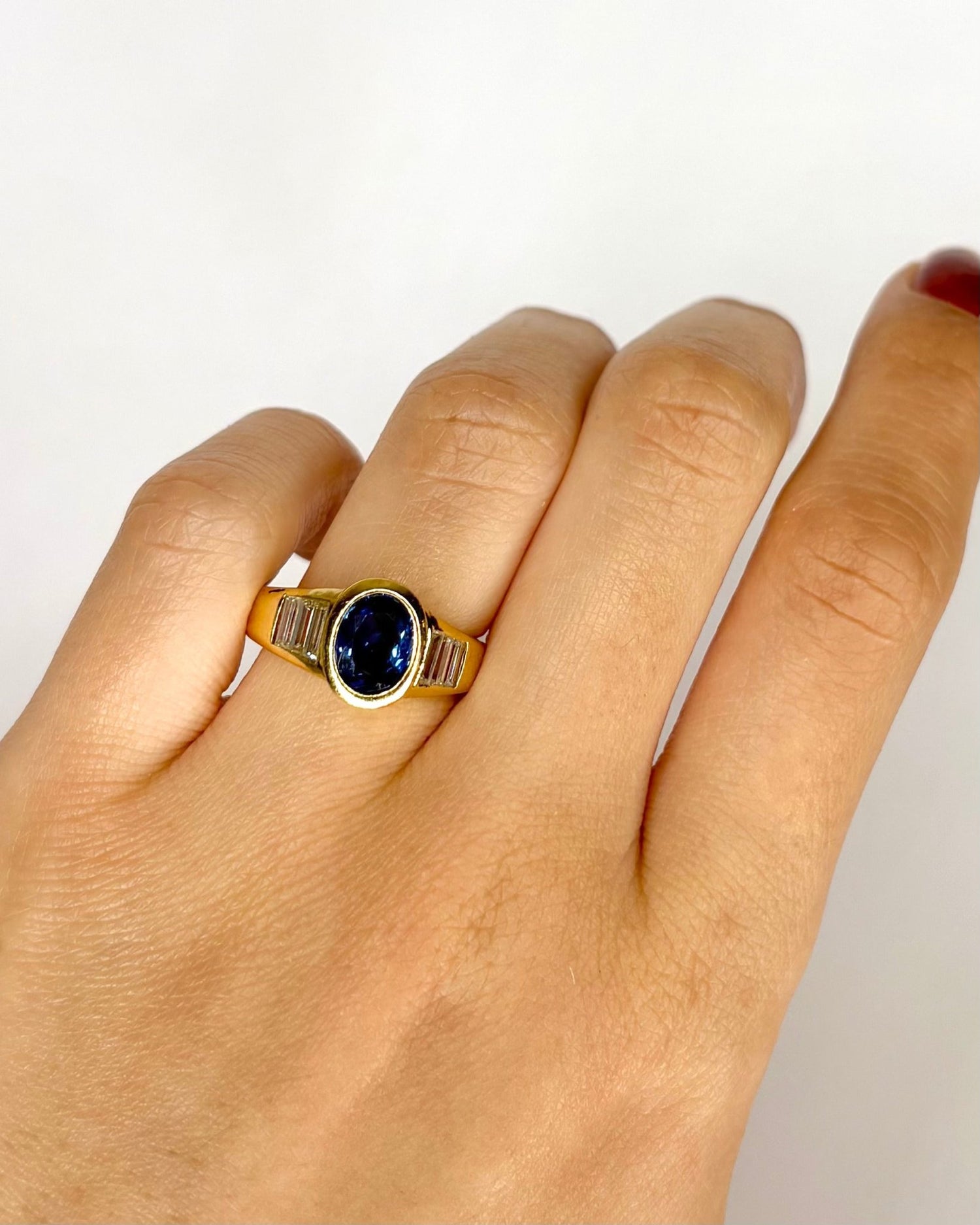 Bague Jonc Saphir 1.30 carat, Diamants 0.48 carat &amp; Or 6.66g "Amina" - Elliade Paris