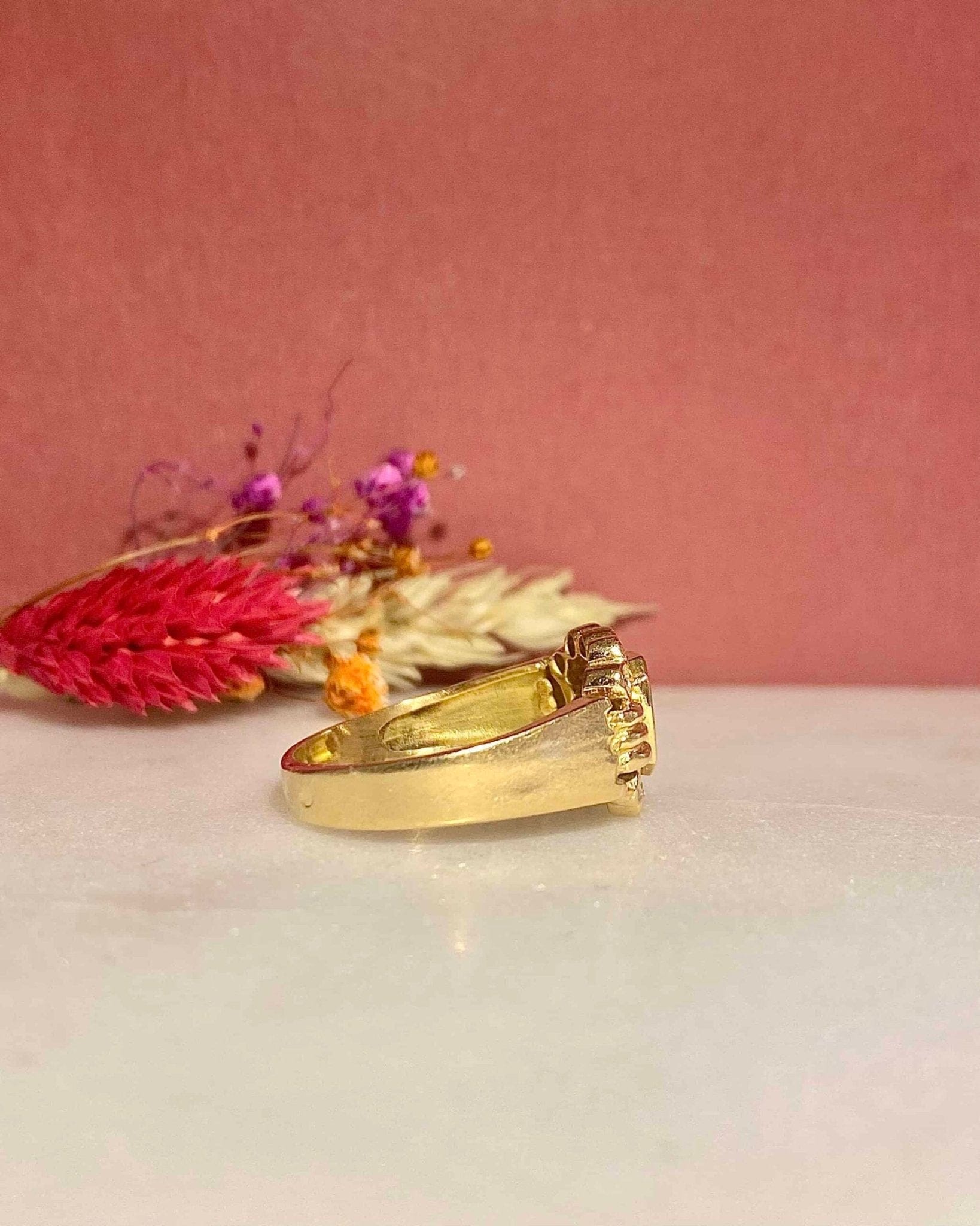 Bague Jonc Saphir 1.50 carat &amp; 10 Diamants "Lindsay" - Elliade Paris