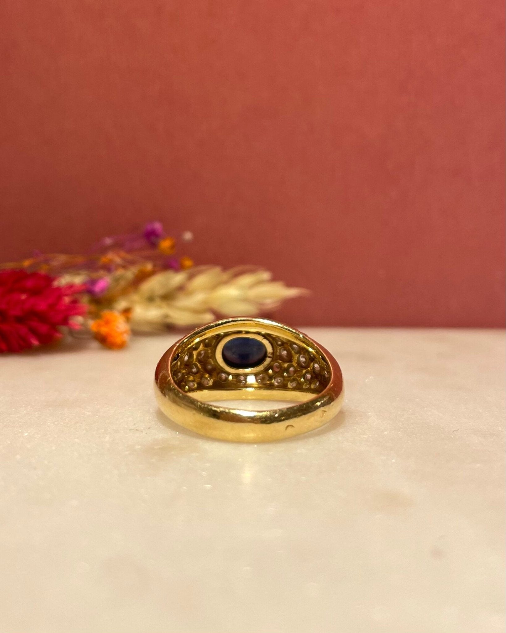Bague Jonc Saphir Cabochon 1.43 carat &amp; 42 Diamants "Sandra" - Elliade Paris