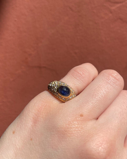 Bague Jonc Saphir Cabochon 1.43 carat &amp; 42 Diamants &quot;Sandra&quot; - Elliade Paris