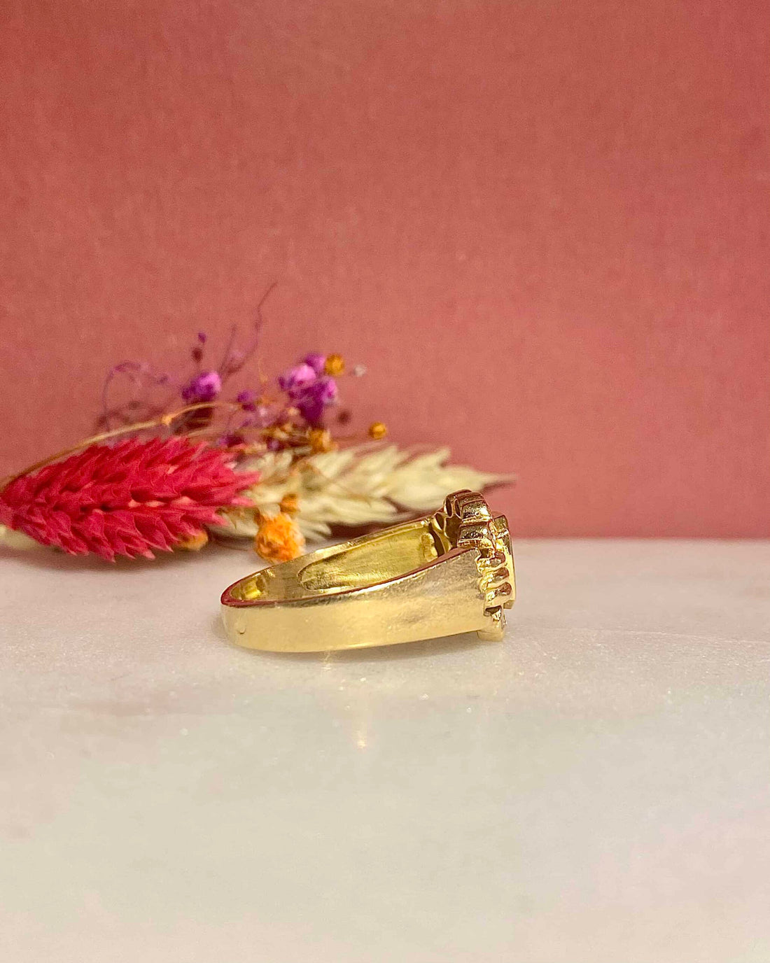 Bague Jonc Saphir 1.50 carat &amp; 10 Diamants &quot;Lindsay&quot;