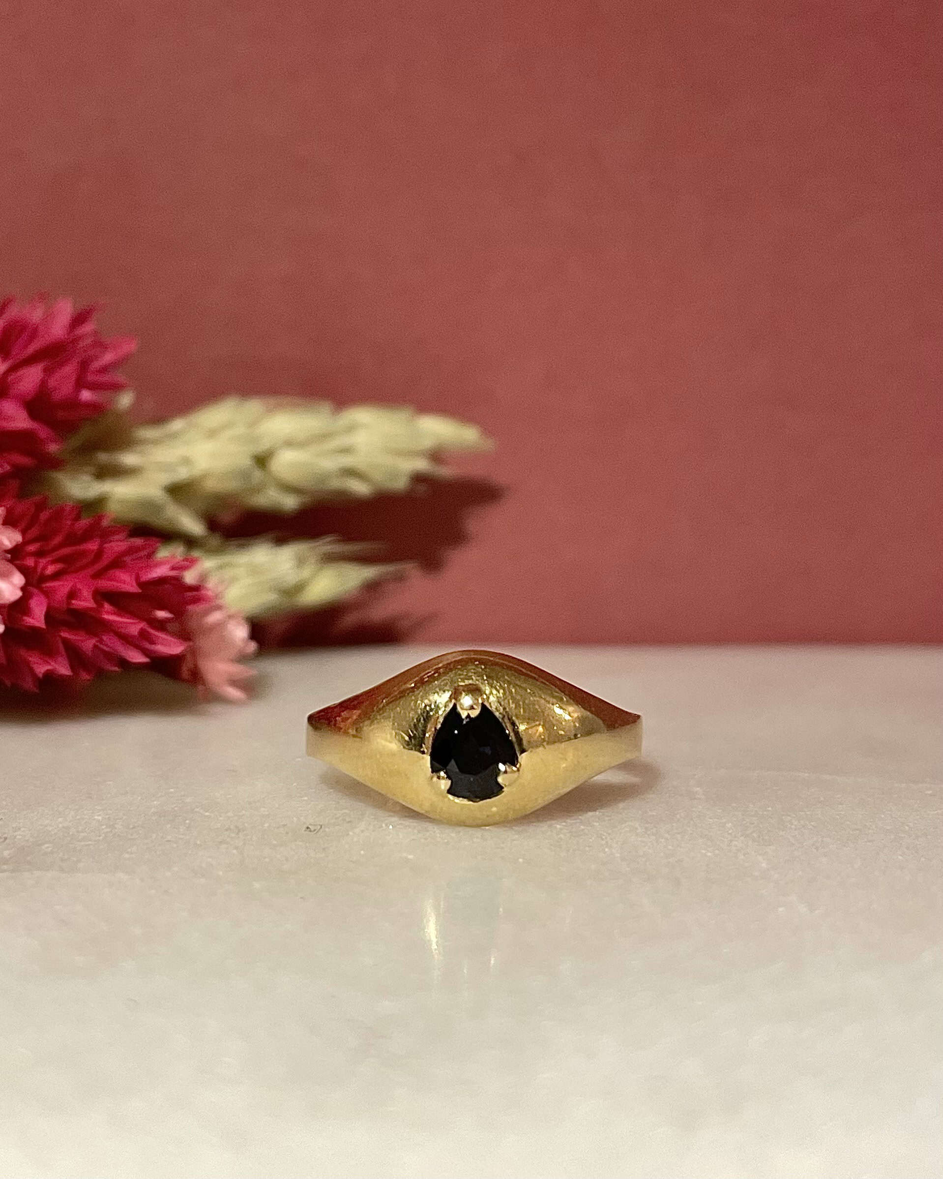 Bague Vintage Jonc Saphir Goutte "Mallomé" - Elliade Paris