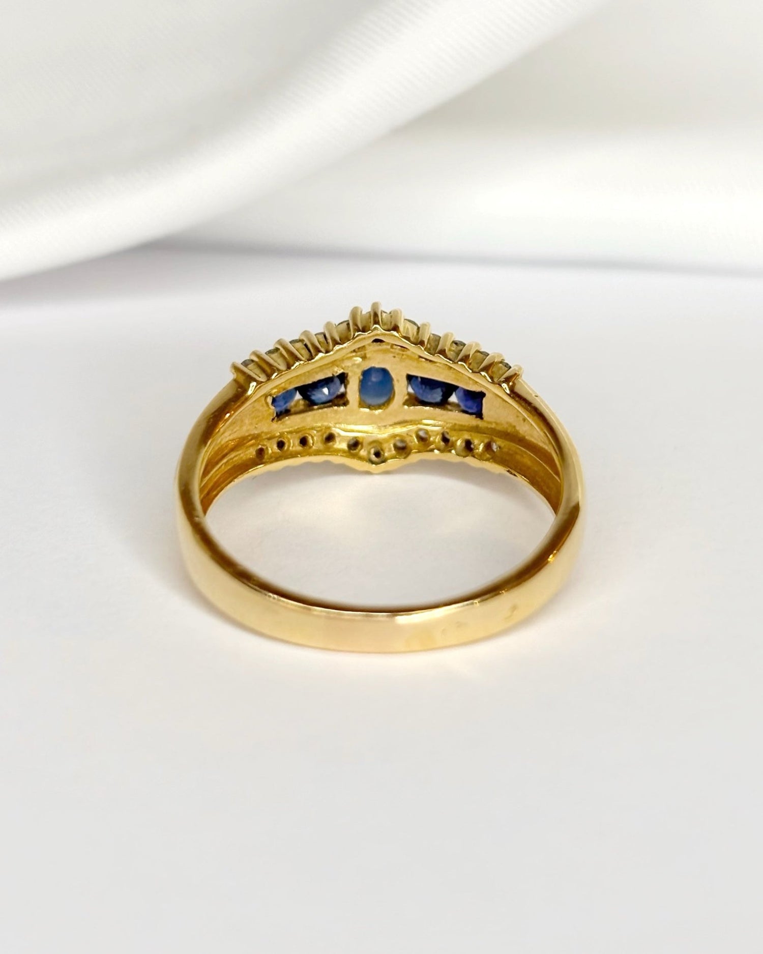 Bague Jonc Saphirs 0.70 carat, Diamants &amp; Or 5.05 g "Allie" - Elliade Paris