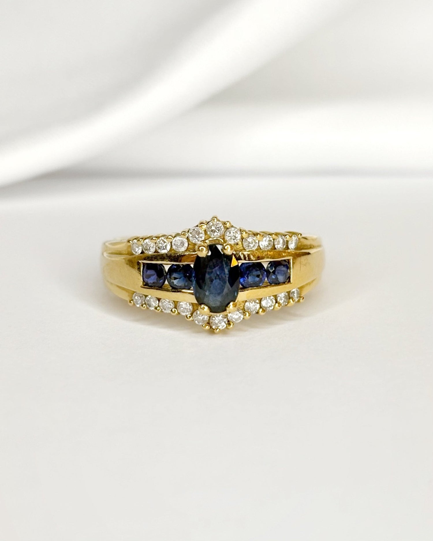 Bague Jonc Saphirs 0.70 carat, Diamants &amp; Or 5.05 g "Allie" - Elliade Paris
