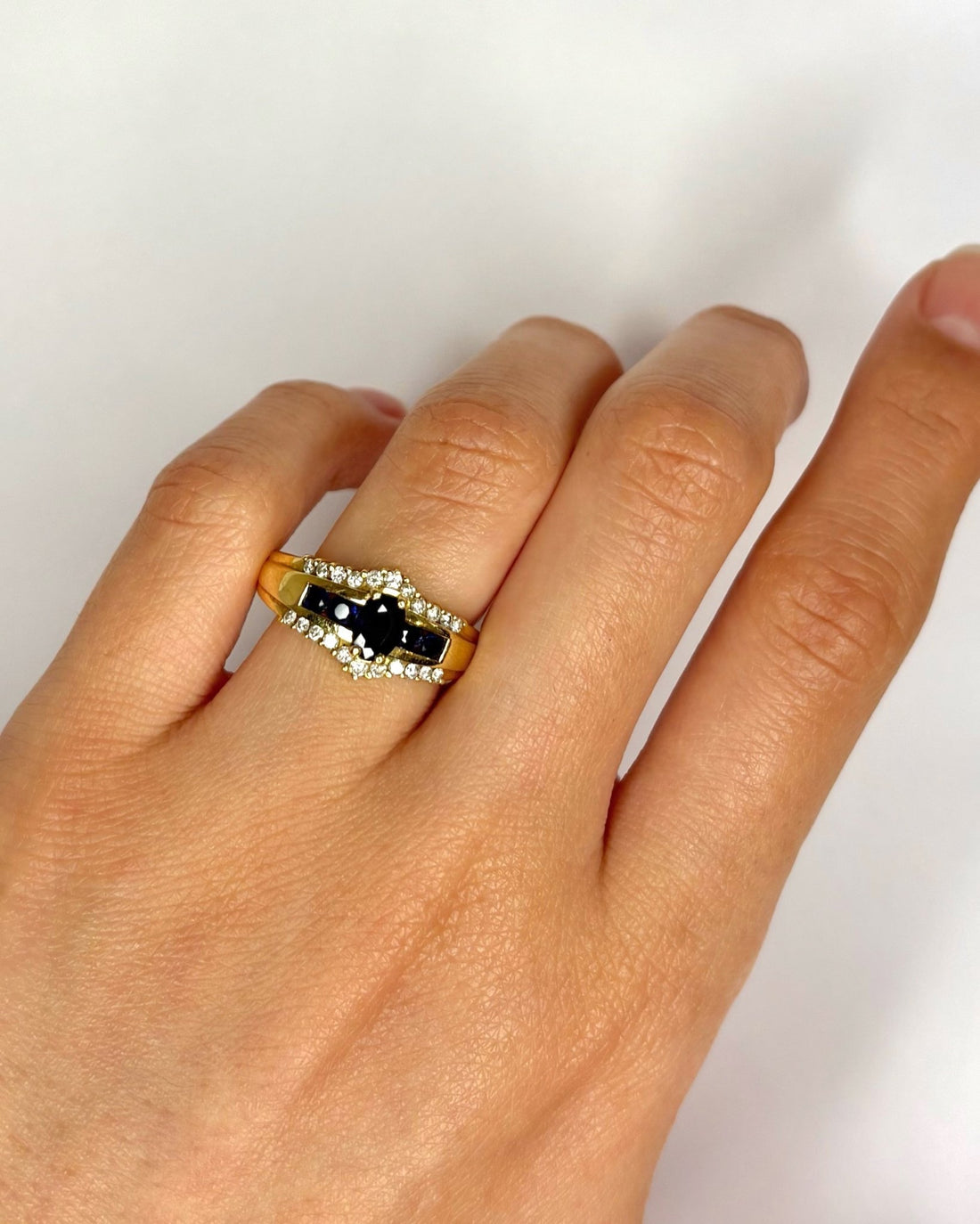 Bague Jonc Saphirs 0.70 carat, Diamants &amp; Or 5.05 g "Allie" - Elliade Paris