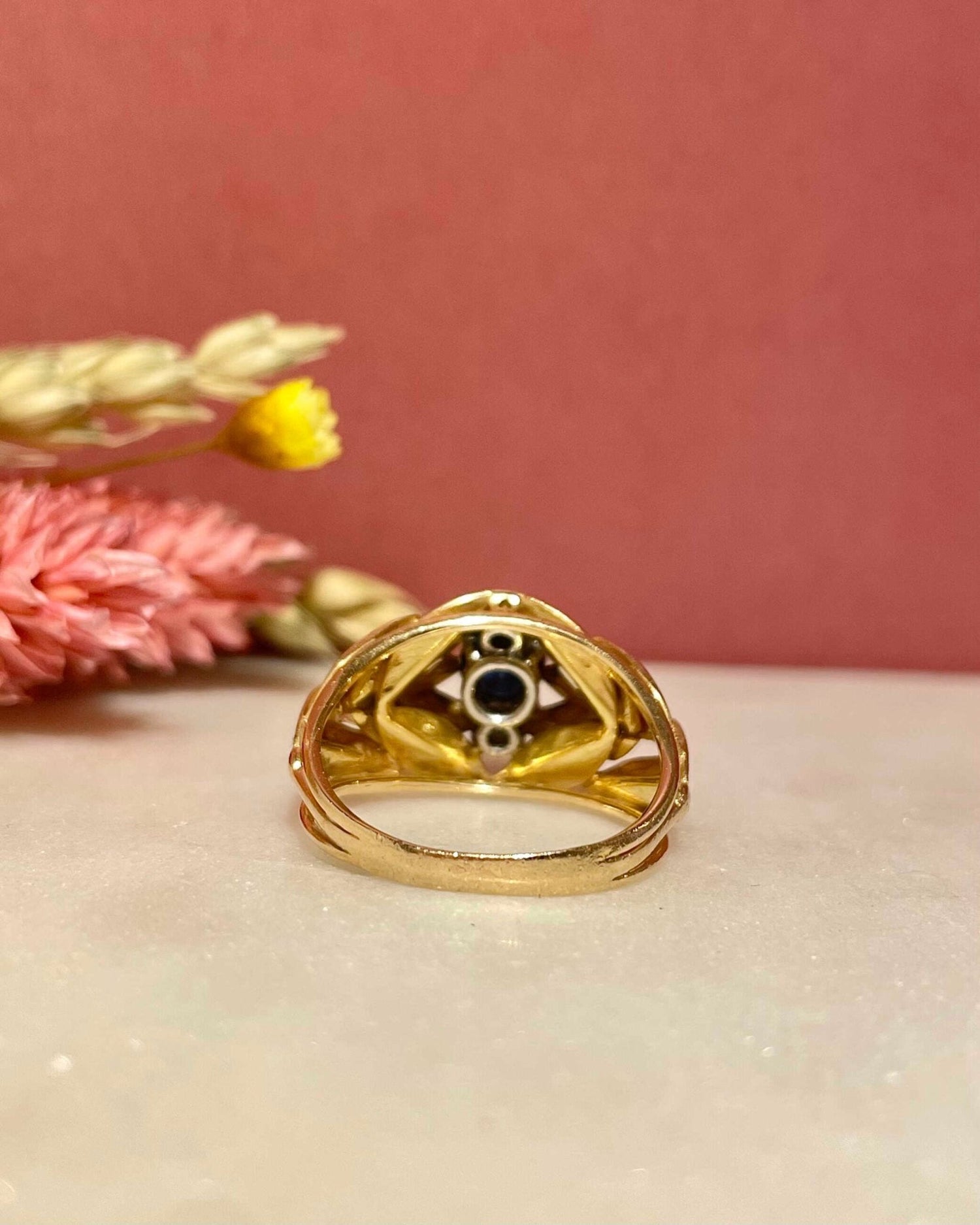 Bague Jonc Saphirs 0.85 carat &quot;Leontine&quot; - Elliade Paris