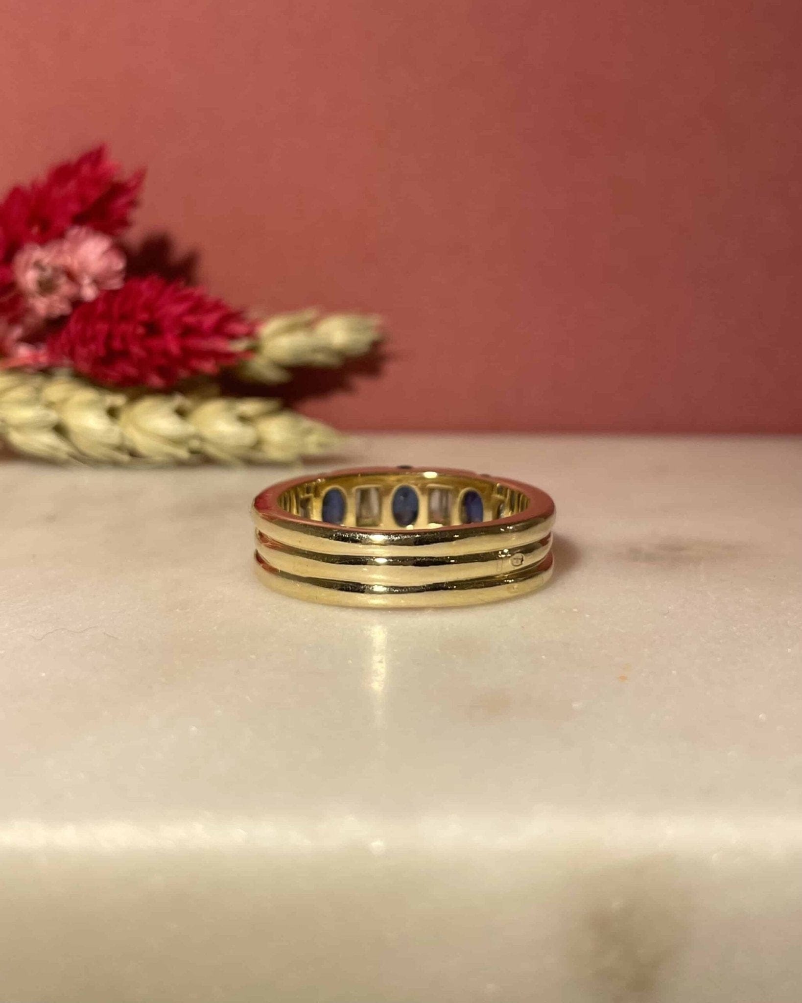 Bague Jonc Saphirs 1.80 carat, Diamants &amp; Or 10.31 g "Bertille" - Elliade Paris