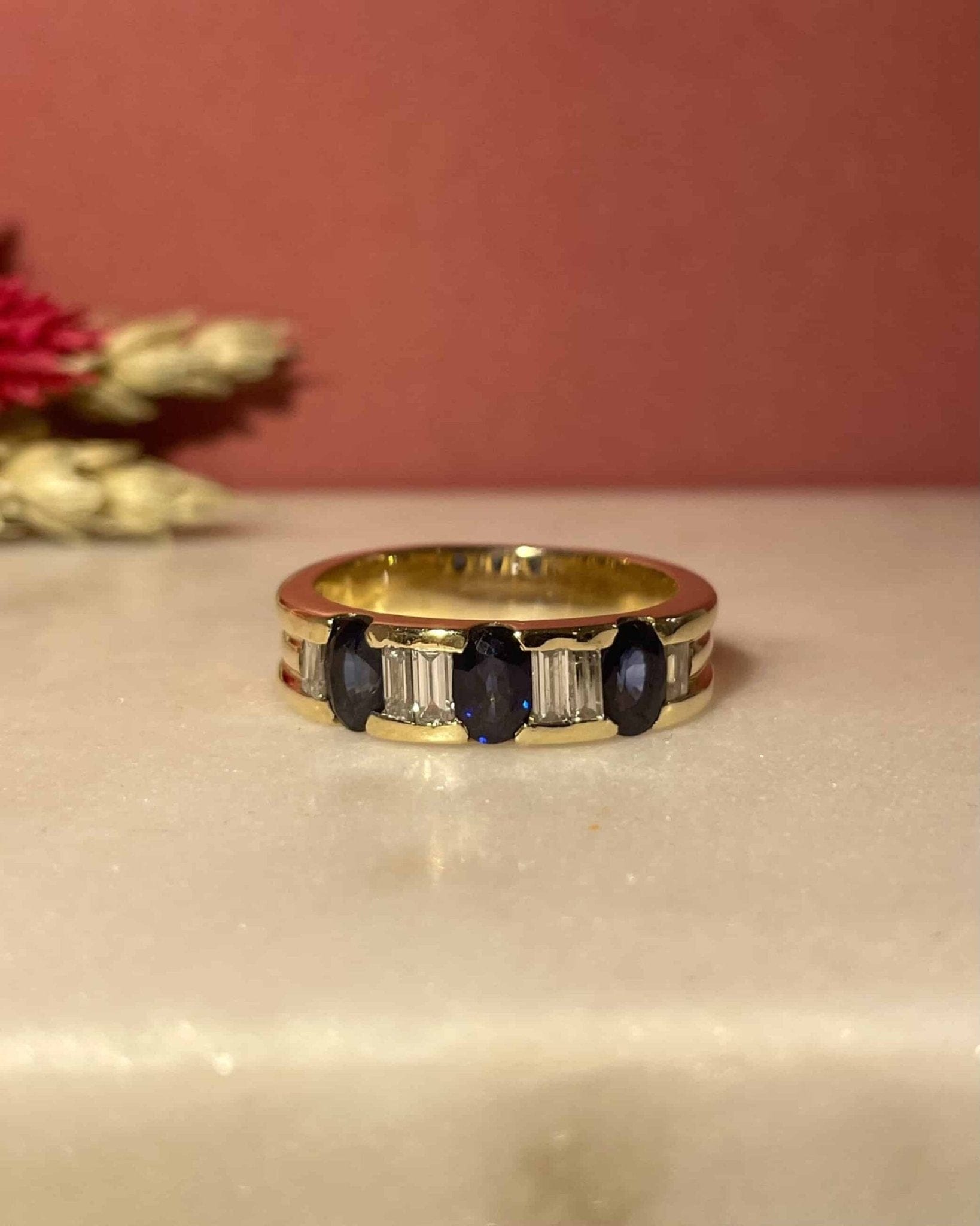 Bague Jonc Saphirs 1.80 carat, Diamants &amp; Or 10.31 g "Bertille" - Elliade Paris