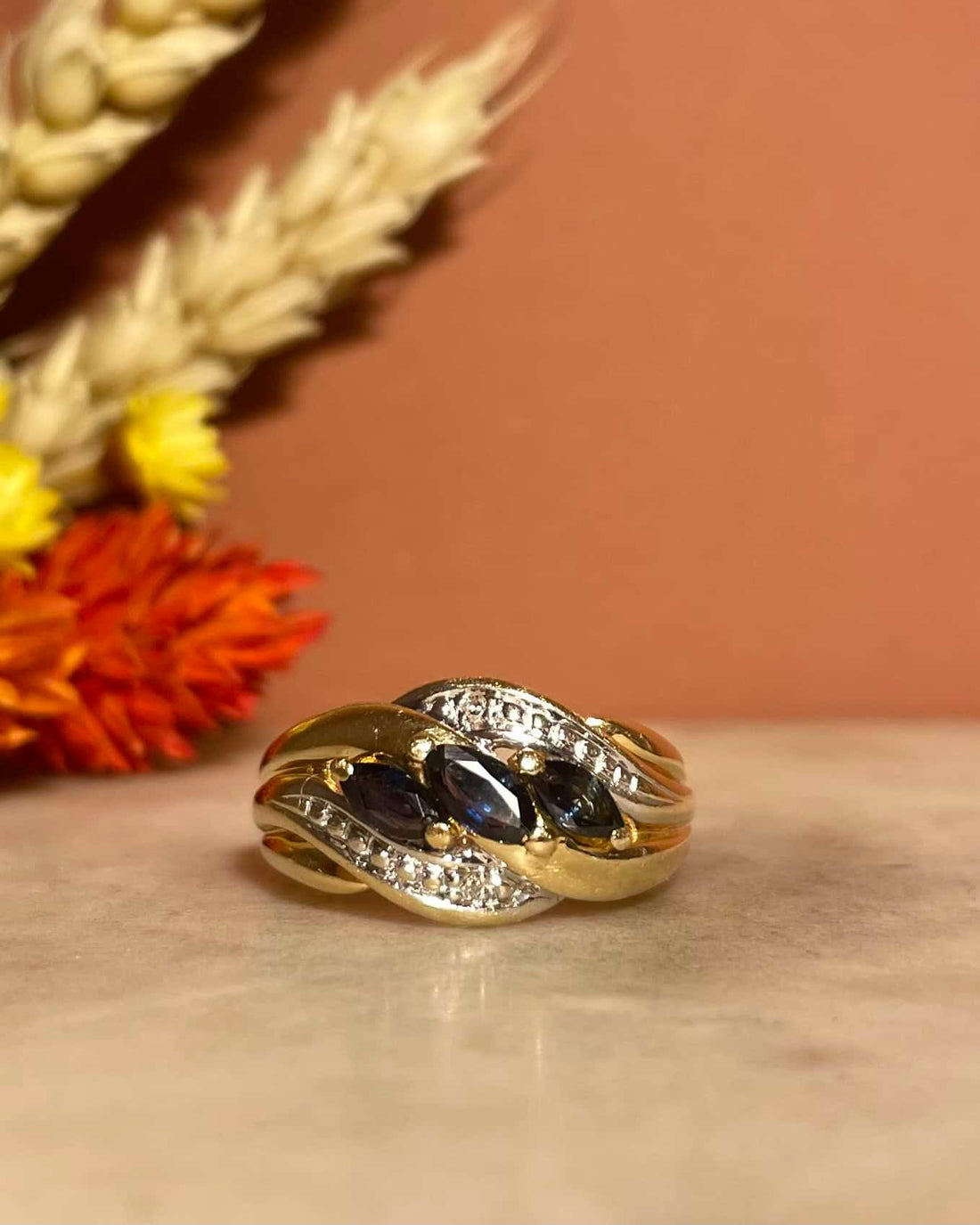 Bague Jonc Saphirs &amp; Diamants &quot;Sania&quot; - Elliade Paris