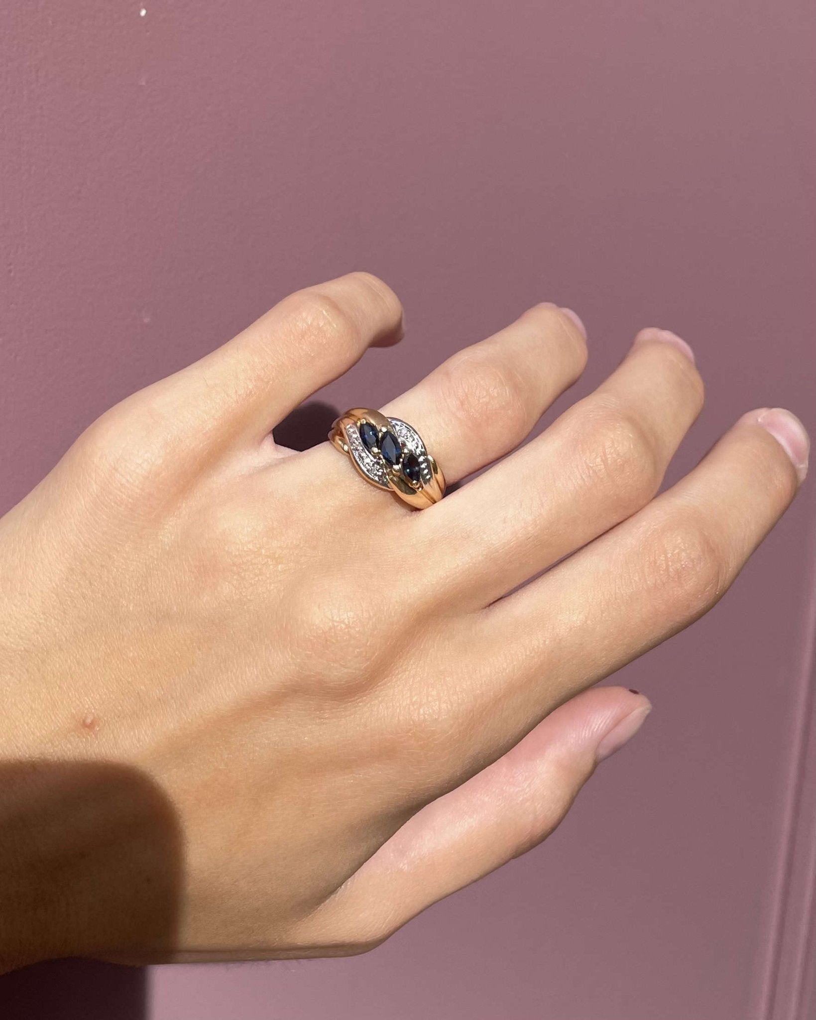 Bague Jonc Saphirs &amp; Diamants "Sania" - Elliade Paris