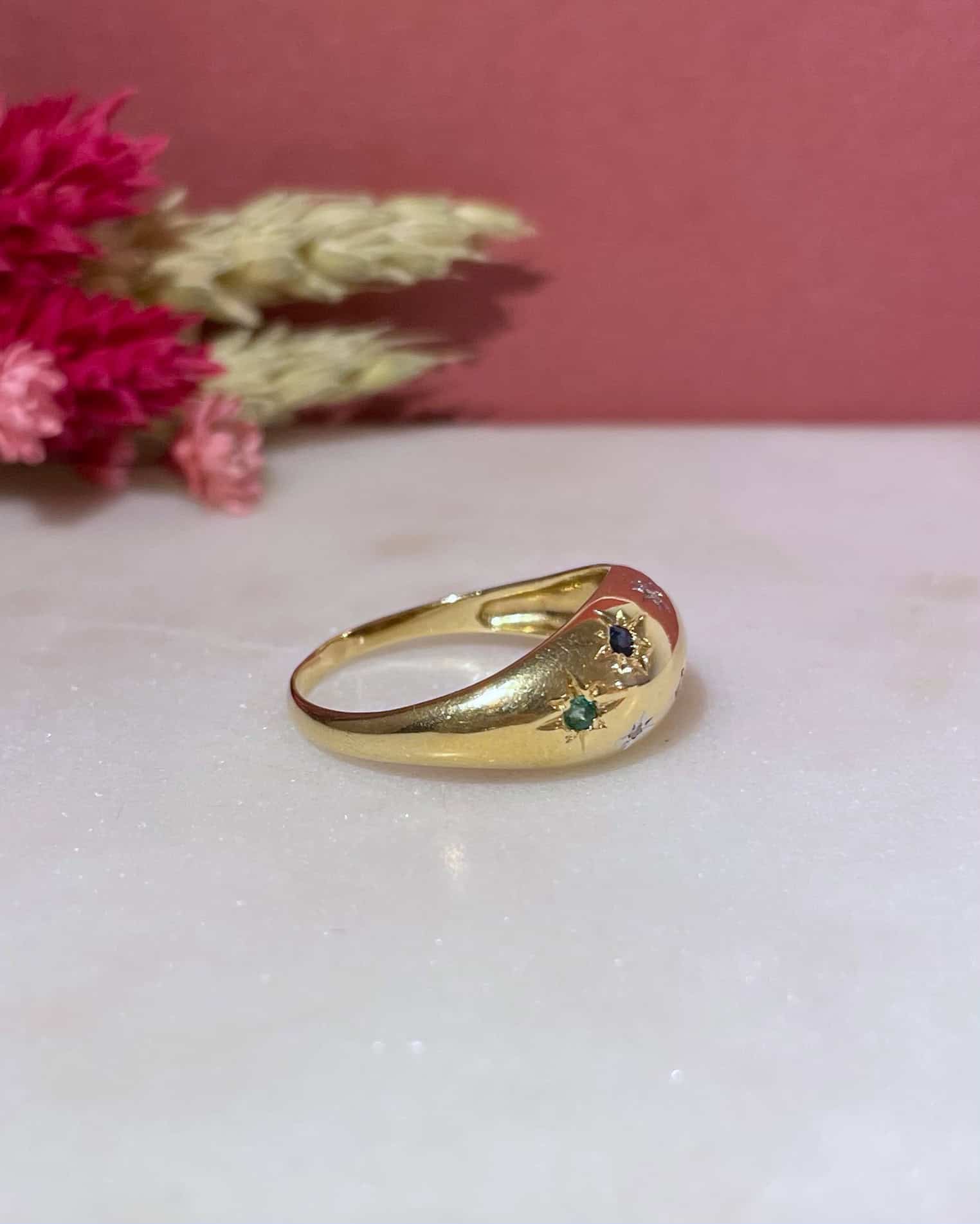 Bague Jonc Saphirs, Émeraudes, Rubis &amp; Diamants "Tamana" - Elliade Paris