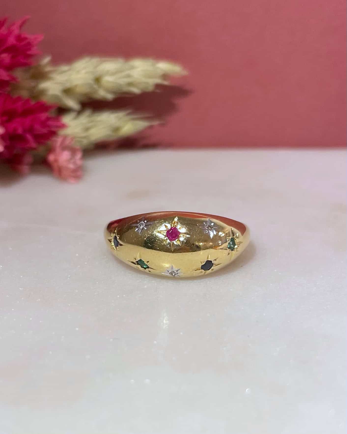 Bague Jonc Saphirs, Émeraudes, Rubis &amp; Diamants &quot;Tamana&quot; - Elliade Paris