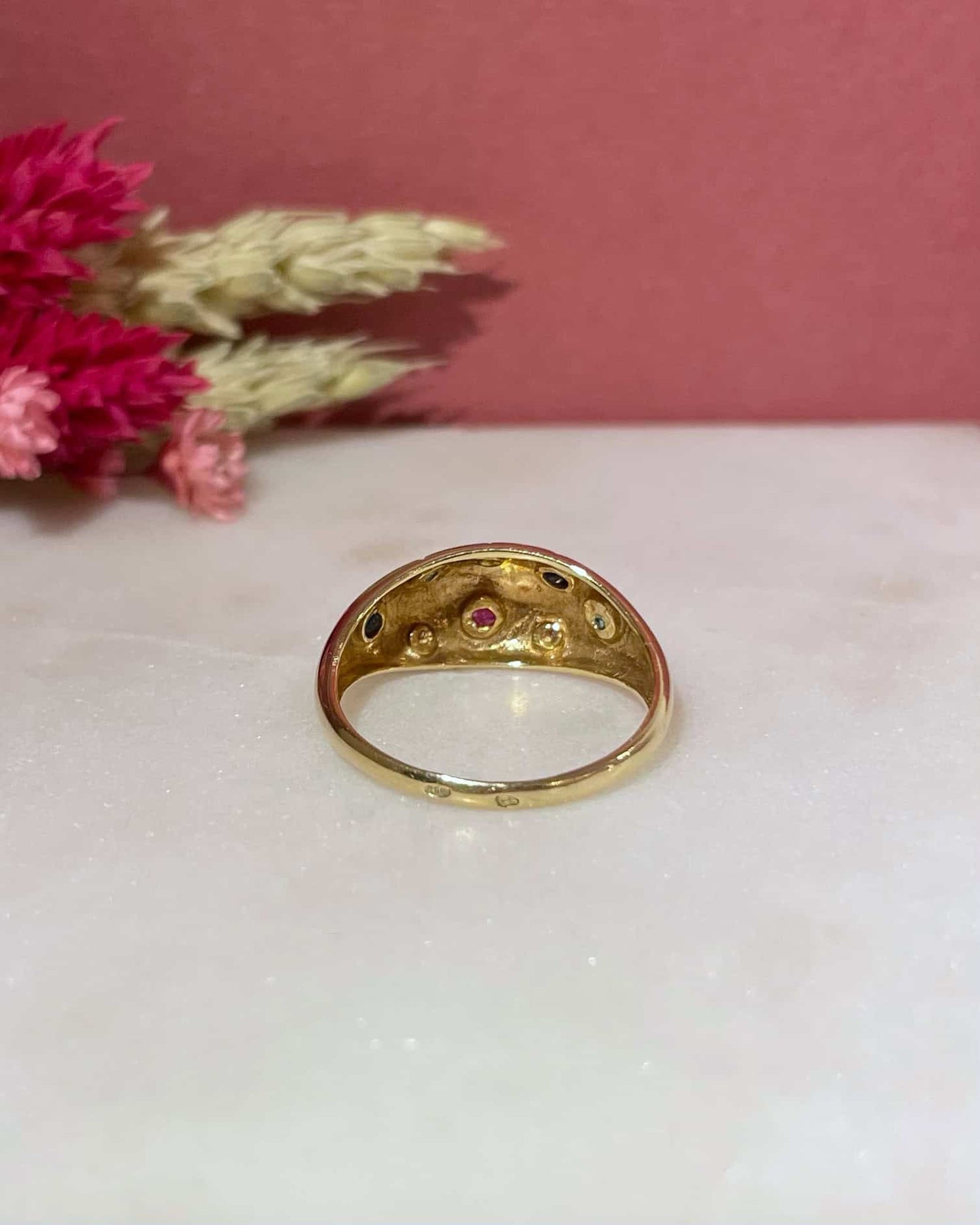 Bague Jonc Saphirs, Émeraudes, Rubis &amp; Diamants &quot;Tamana&quot; - Elliade Paris