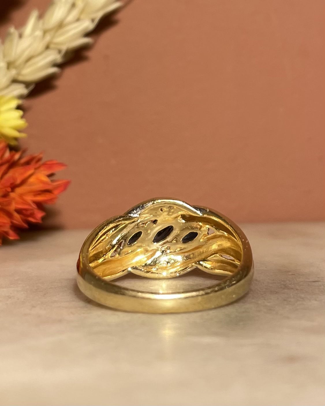Anillo brazalete de zafiro y diamantes "Sania"