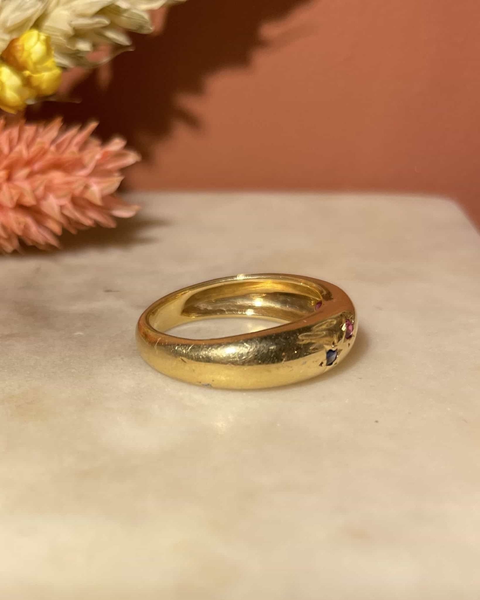 Bague Jonc Saphirs, Rubis &amp; Émeraude "Myrtille" - Elliade Paris