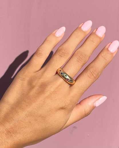 Bague Jonc Saphirs, Rubis &amp; Émeraude &quot;Myrtille&quot; - Elliade Paris