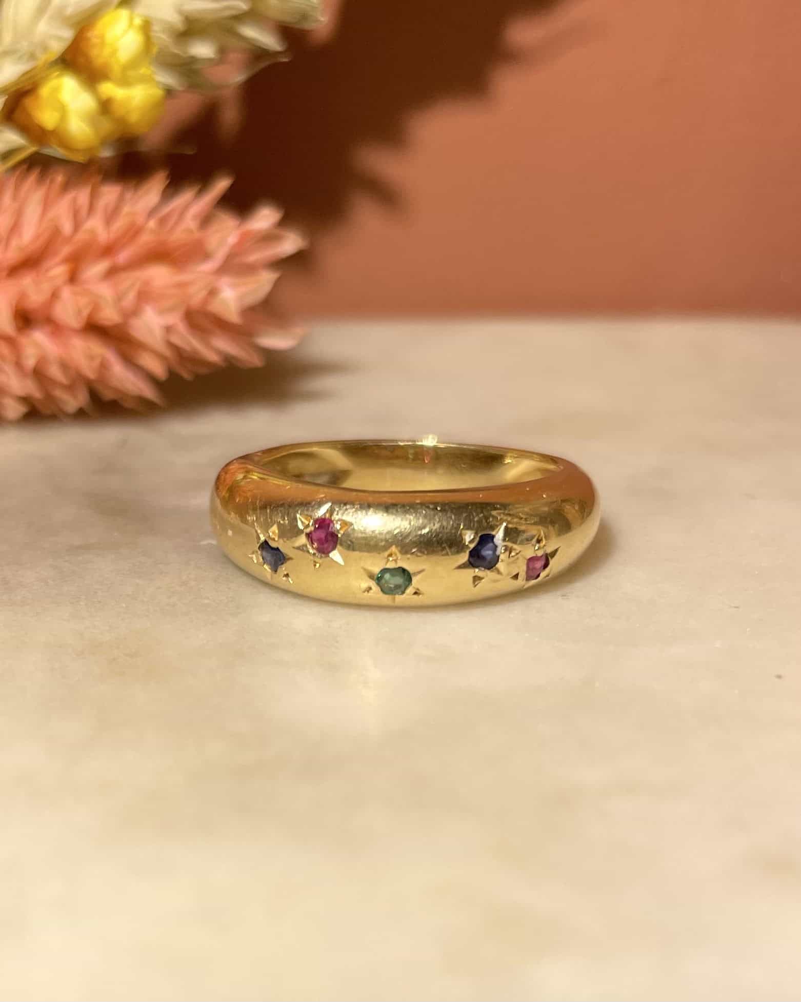Bague Jonc Saphirs, Rubis &amp; Émeraude "Myrtille"