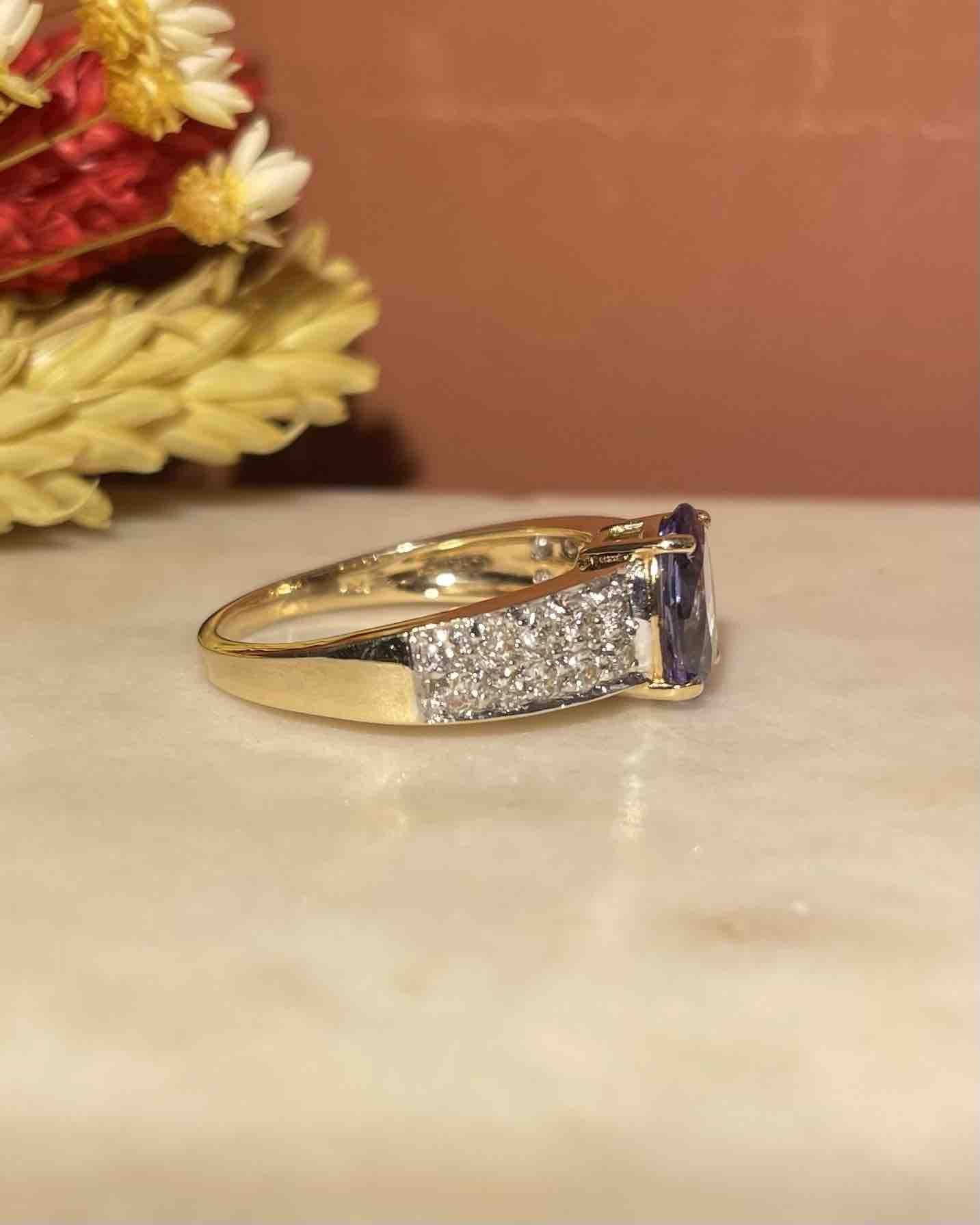 Bague Jonc Tanzanite 2.15 Carats &amp; 20 Diamants "Evangeline" - Elliade Paris