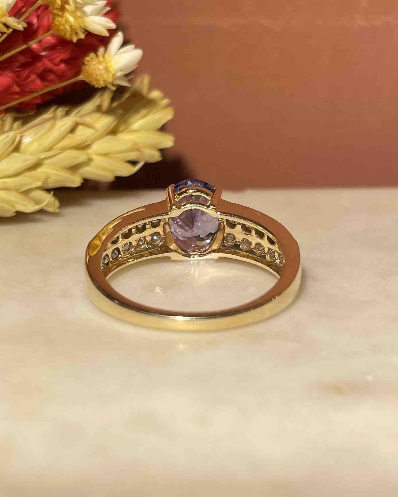 Bague Jonc Tanzanite 2.15 Carats &amp; 20 Diamants "Evangeline" - Elliade Paris